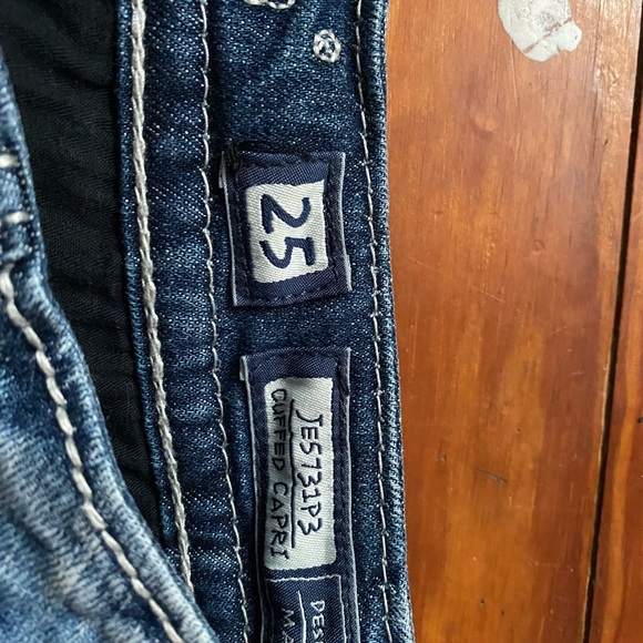 Miss me cropped capri pants. Gently used. - Picture 3 of 4